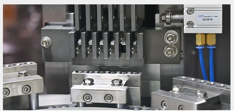 Liquid capsule filler Liquid capsule filler