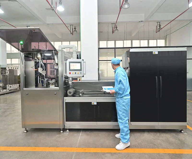 Liquid capsule filler Liquid capsule filler