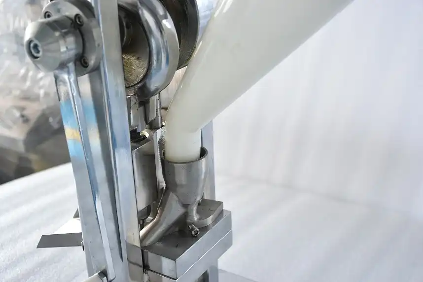 Handheld tablet press Handheld tablet press