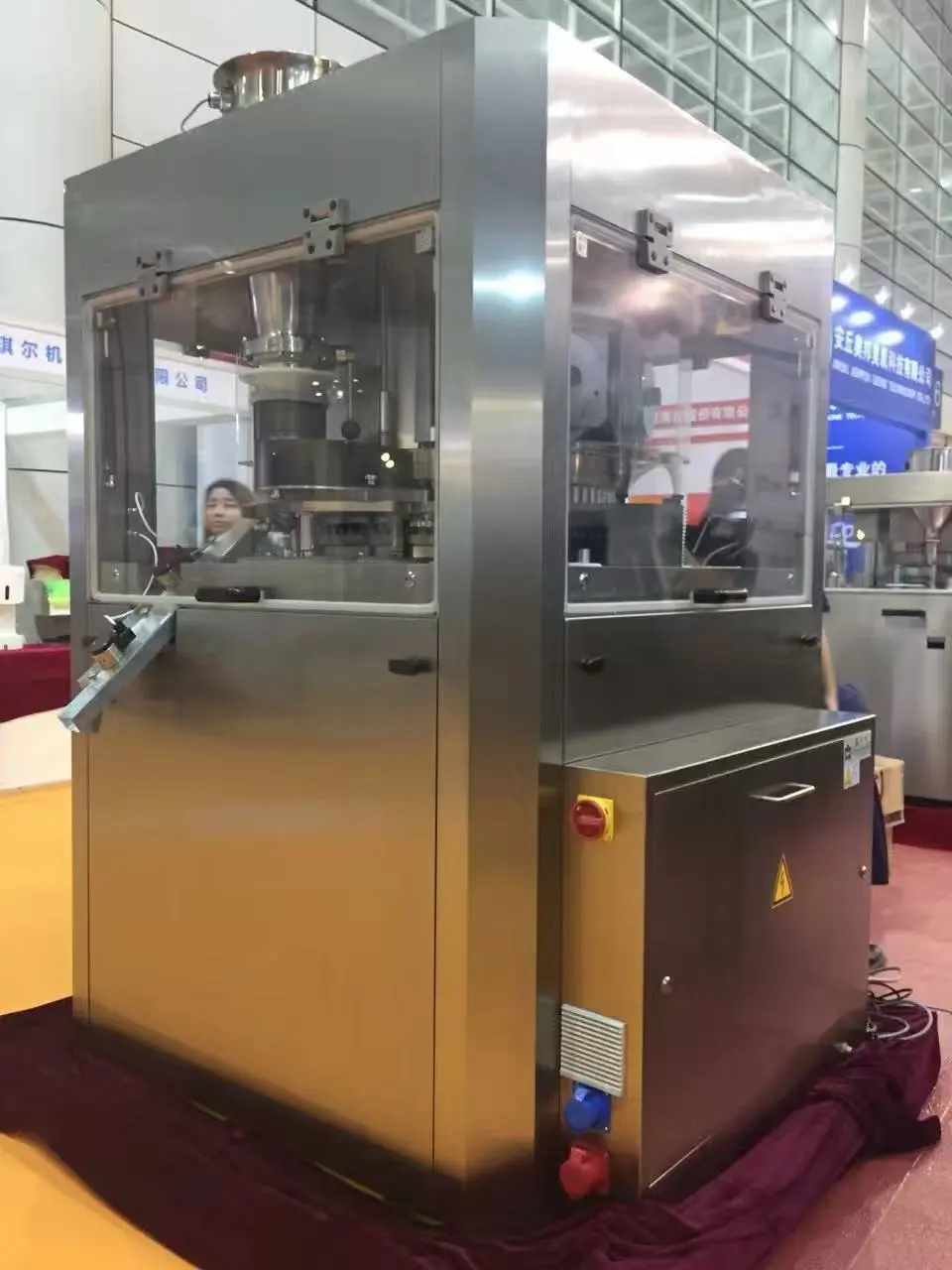 Pharmaceutical tablet press Pharmaceutical tablet press