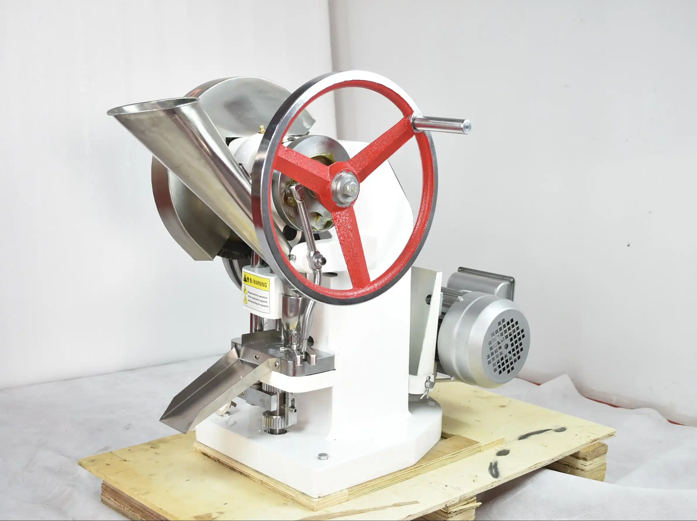 Single station tablet press