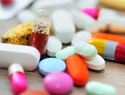 What are the key features to look for in a pill compressor machine?